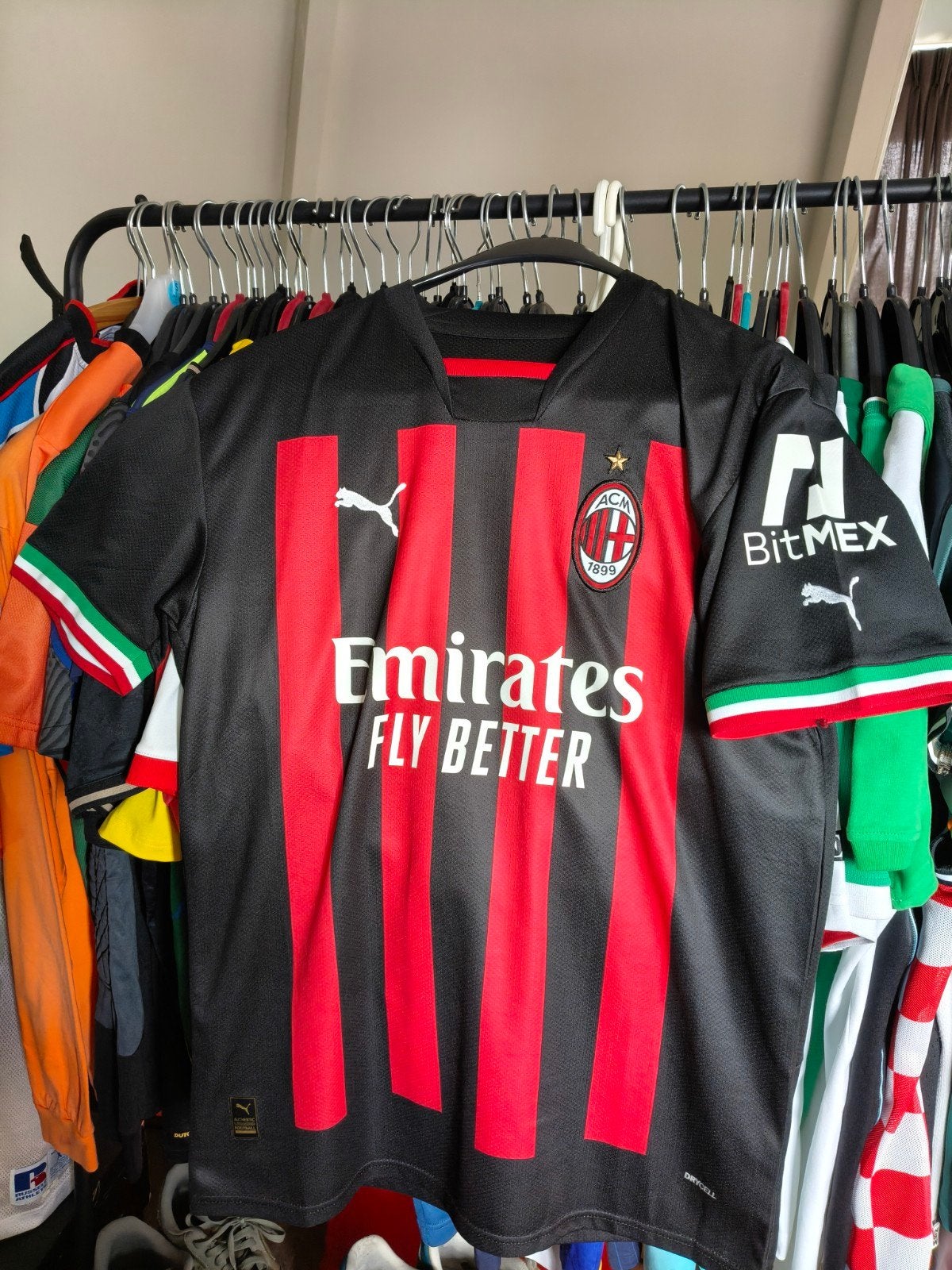 (L Volwassen) 2022/23 Puma Drycell AC Milan Thuis Voetbalshi, Maat L, Ophalen of Verzenden, Gebruikt, Shirt