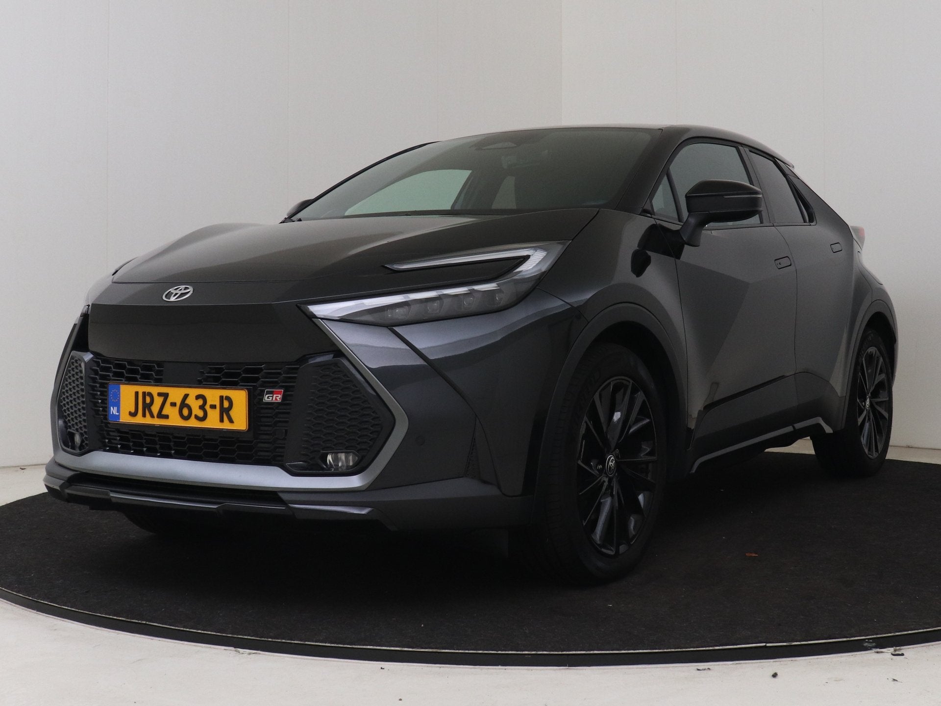 Toyota C-HR 2.0 Plug-in Hybrid 220 Black Edition (bj 2025), Auto's, Stof, 4 cilinders, 179 pk, Zwart