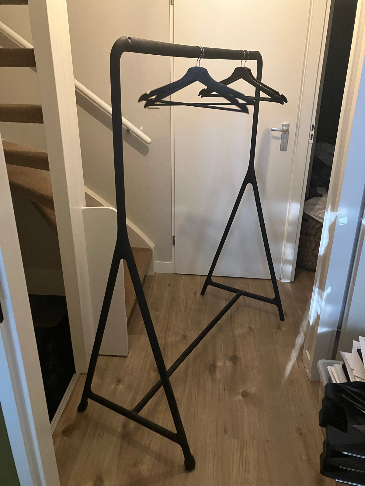 Stijlvol zwart kledingrek - Modern design, Kleding | Dames, Kledingrekken, Gebruikt, Ophalen