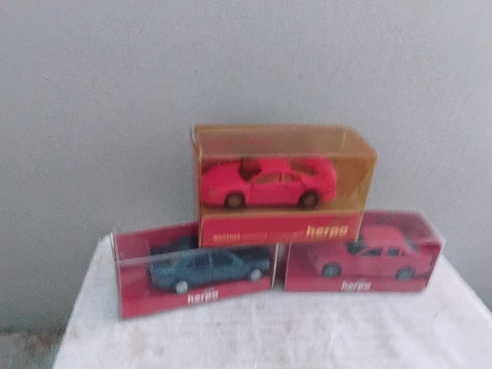 HERPA  HIGH TECH  1 x    HERPA MERCEDE,S  300 E  EN  EEN BMW, Verzenden, Zo goed als nieuw, Auto, Herpa
