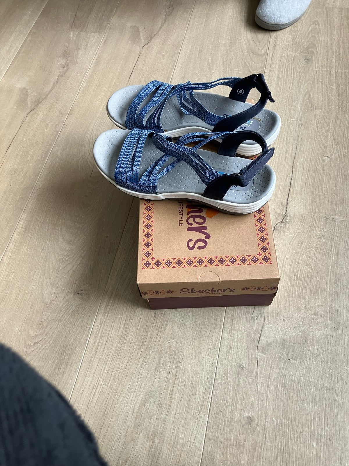 Skechers sandalen - Comfortabel en stijlvol, Ophalen of Verzenden, Zo goed als nieuw, Blauw, Sandalen of Muiltjes
