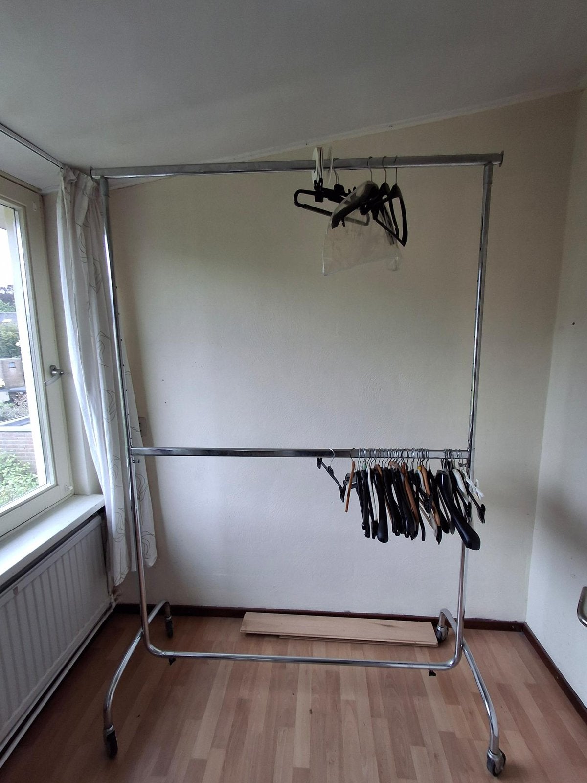 Superstevig verstelbaar kledingrek, Kleding | Dames, Kledingrekken, Ophalen, Met wielen, Zo goed als nieuw