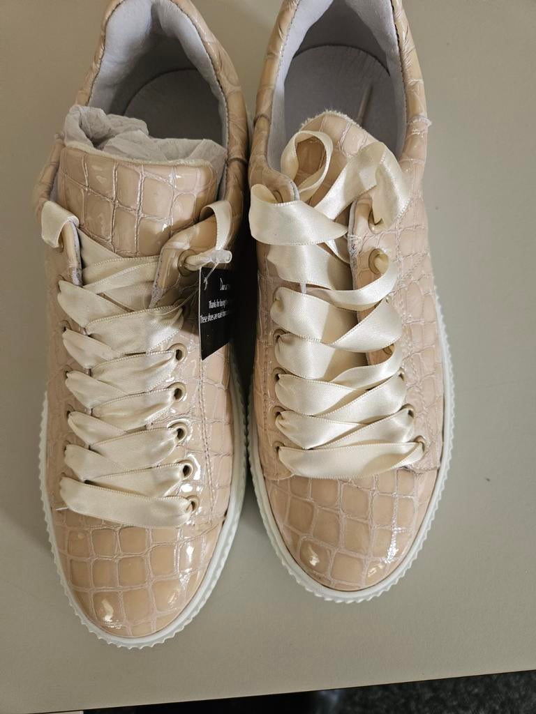 Tango dames sneakers maat 39 beige lak, nieuw, Tango, Beige, Nieuw, Ophalen of Verzenden