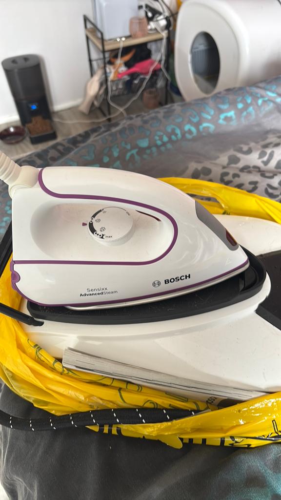 Bosch Sensixx AdvancedSteam Strijkijzer, Witgoed en Apparatuur, Strijkijzers en Strijkplanken, Ophalen, Gebruikt, Draadloos strijkijzer
