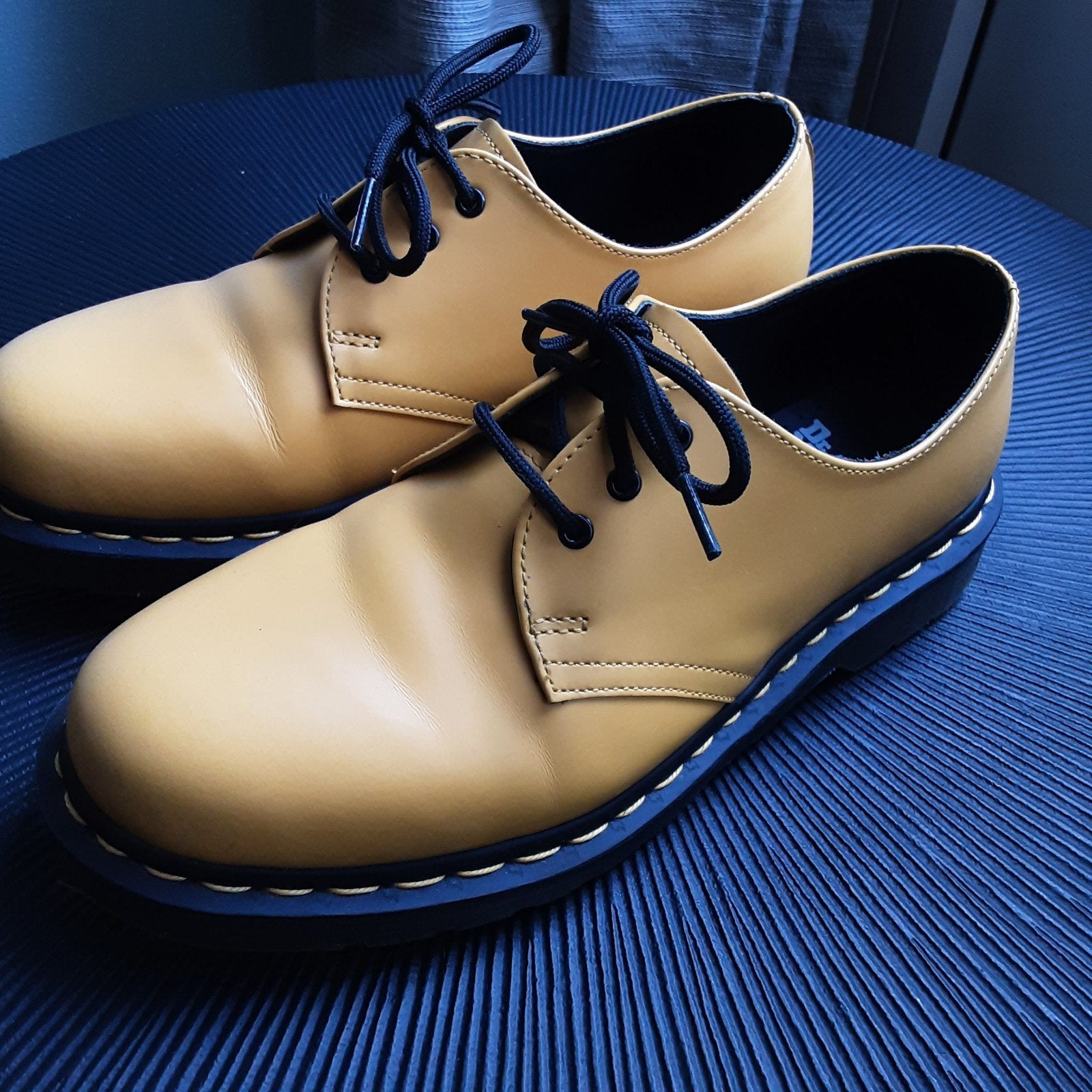 Dr. Martens Mosterdgele Schoenen Maat 40, Ophalen, Schoenen met lage hakken, Overige kleuren, Dr. Martens
