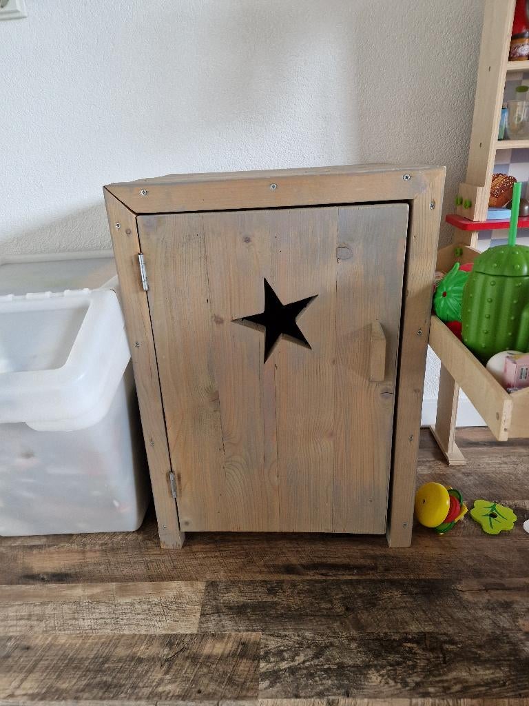 Te koop steigerhouten kastje, Kinderen en Baby's, Kinderkamer | Commodes en Kasten, Zo goed als nieuw, Minder dan 50 cm, Ophalen