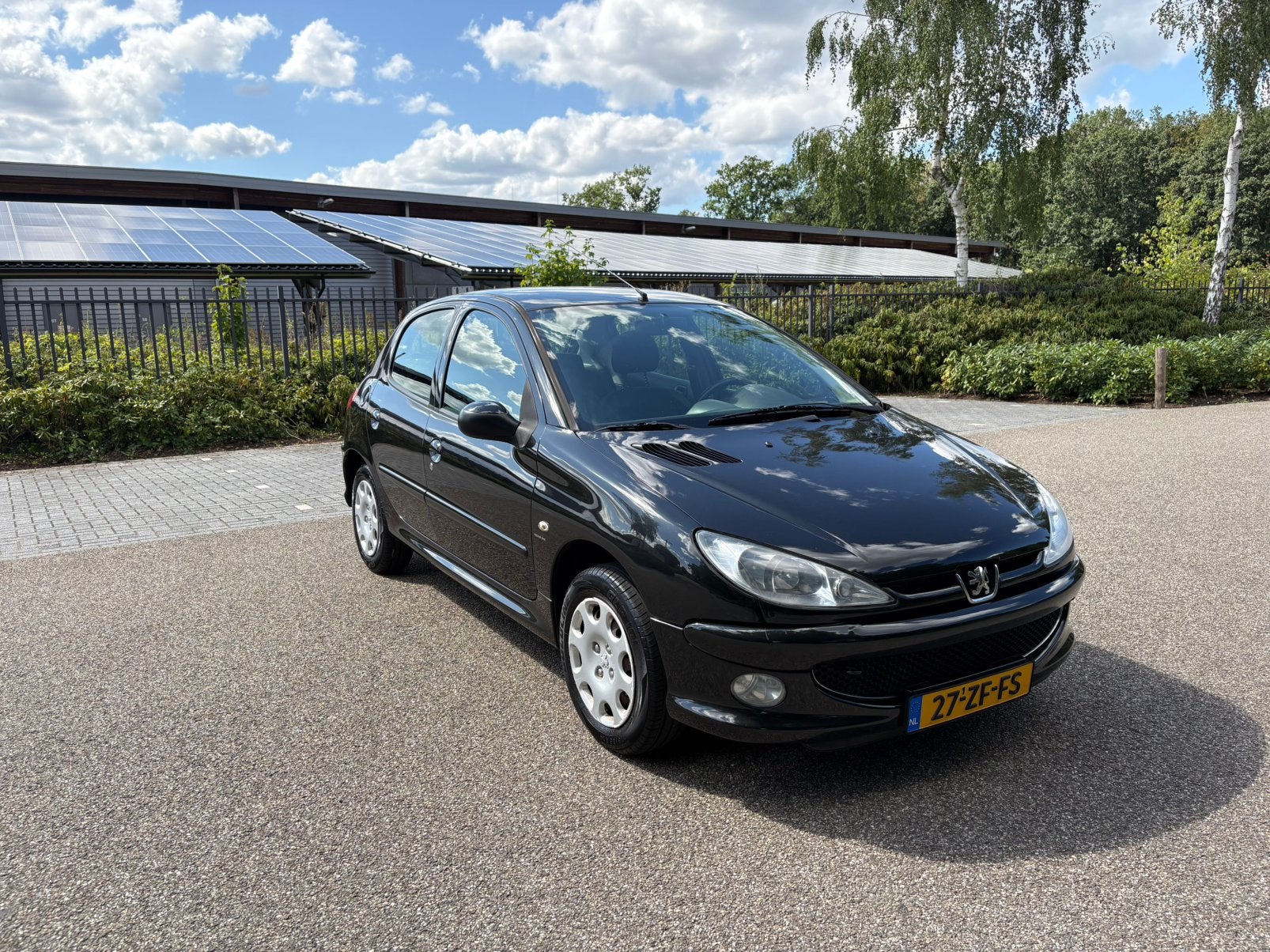 Peugeot 206 1.4 Generation - nieuwe distrubutie en apk, Auto's, Peugeot, Voorwielaandrijving, 4 cilinders, Zwart, Origineel Nederlands