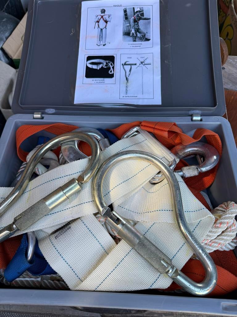 Valbeveiligingsset: Harnasgordel, Heupgordels, Safelockhaken, Ophalen of Verzenden, Gebruikt, Klimsport-accessoire