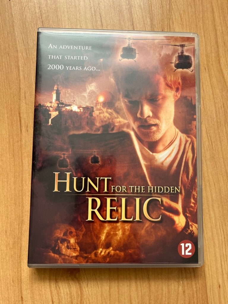 Hunt for the hidden relic, Ophalen, Gebruikt, Nederlands, Actiethriller