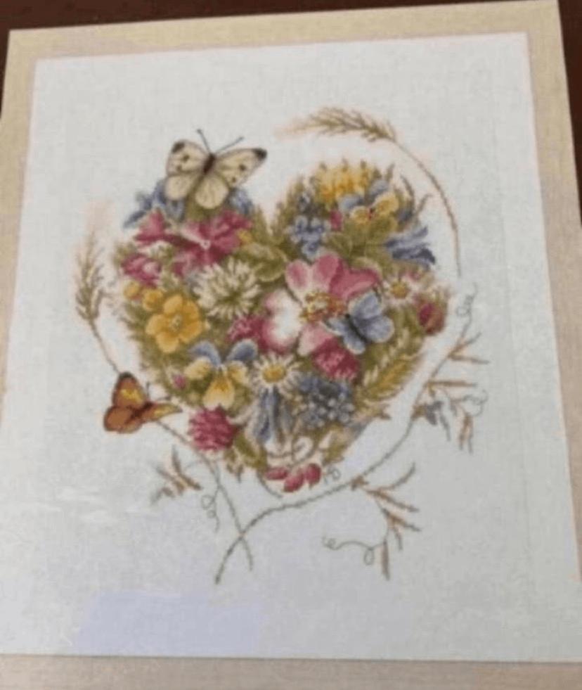 BORDUURPAKKET LANARTE M. BASTIN BLOEMENHART, Verzenden, Nieuw, Handborduren, Borduurpakket