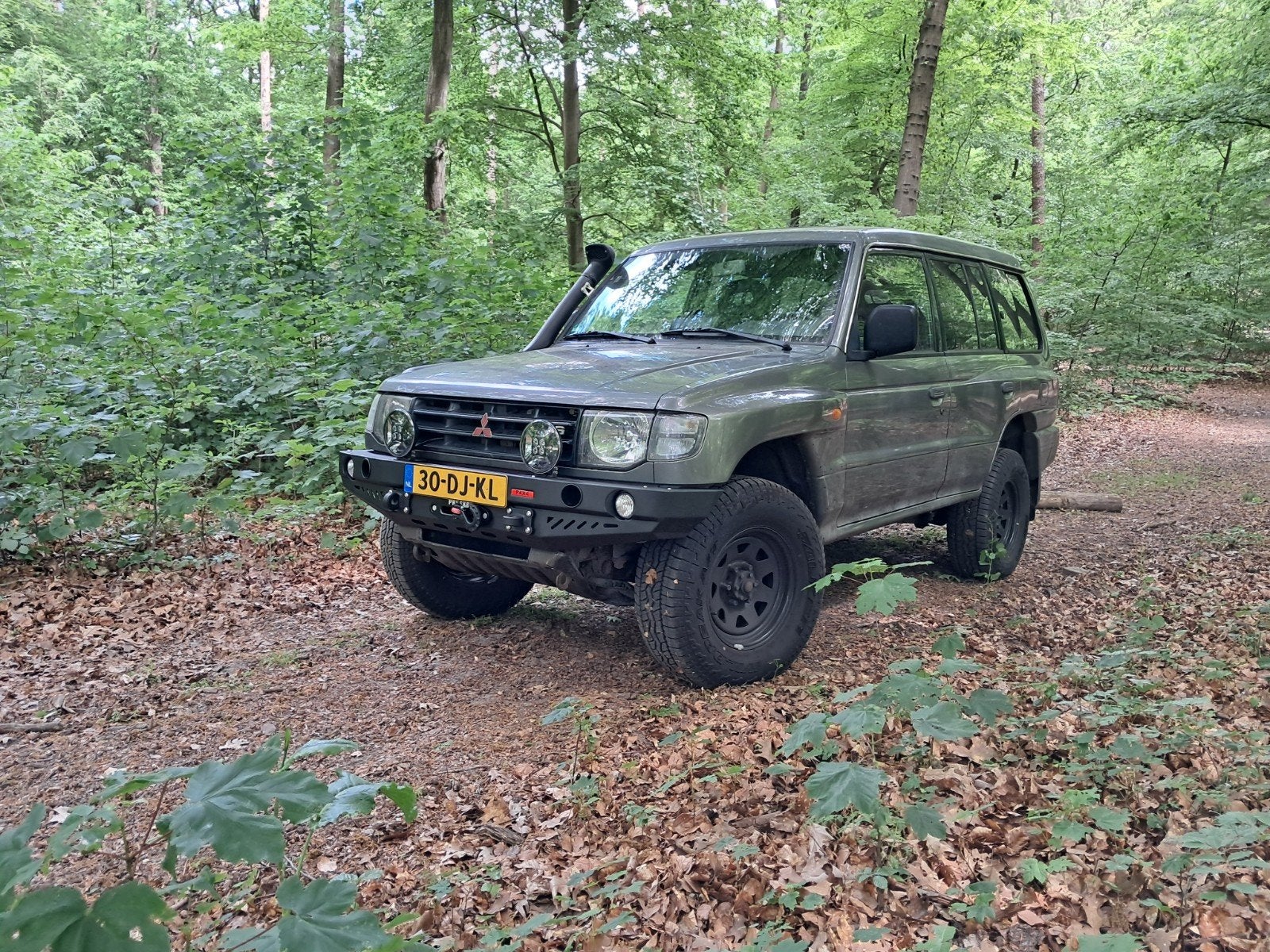 Mitsubishi Pajero 3.0 V6 GLS Long Body AUT 1999 Grijs, Auto's, Zwart, 7 stoelen, Particulier, 129 €/maand