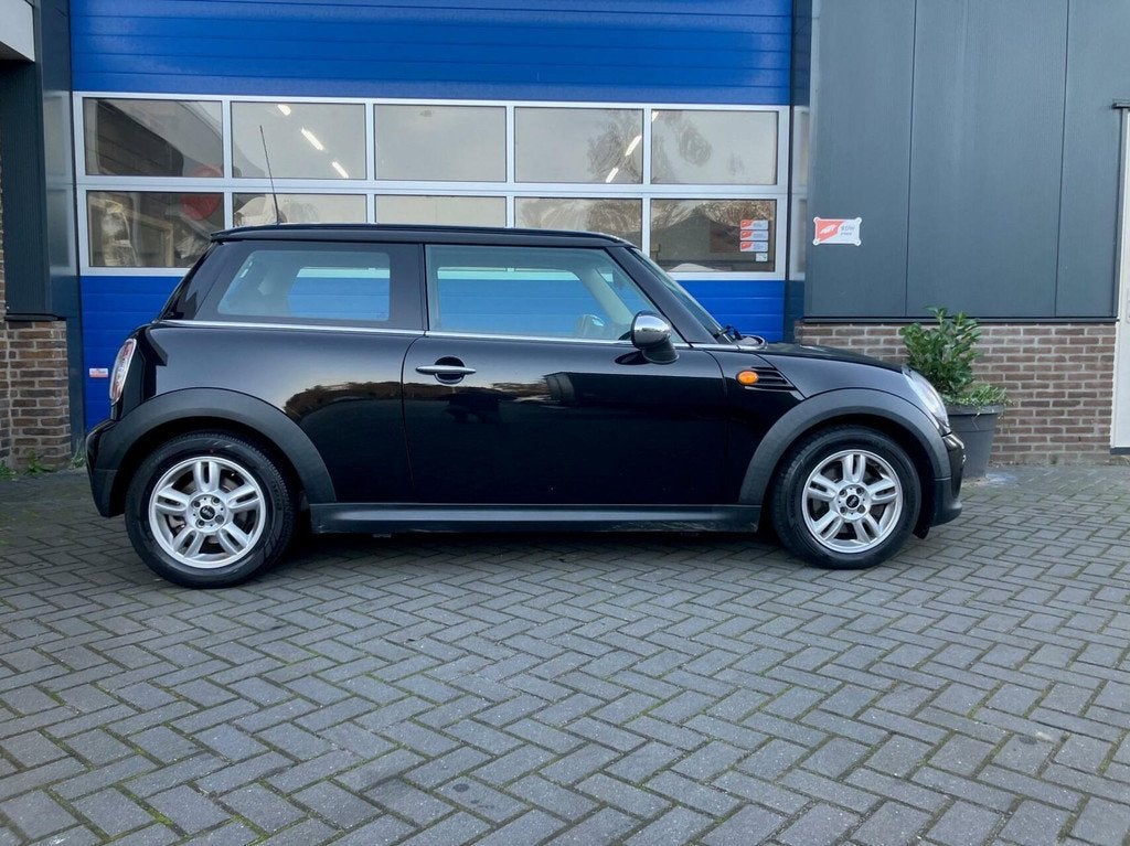 Mini Mini 1.6 One Business Line, Voorwielaandrijving, Euro 5, 4 cilinders, 4 stoelen