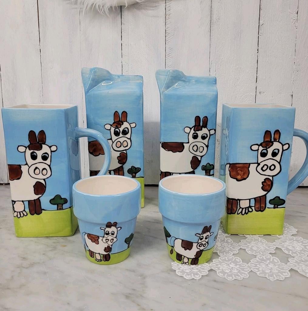 Vrolijk handgeschilderd servies met koeien, Keramiek, Overige typen, Ophalen of Verzenden, Zo goed als nieuw