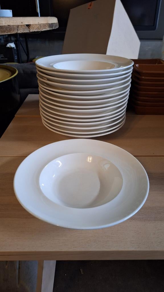 Ca 16x Nobel pastabord 30 cm doorsnee zgan, Huis en Inrichting, Keuken | Servies, Ophalen of Verzenden