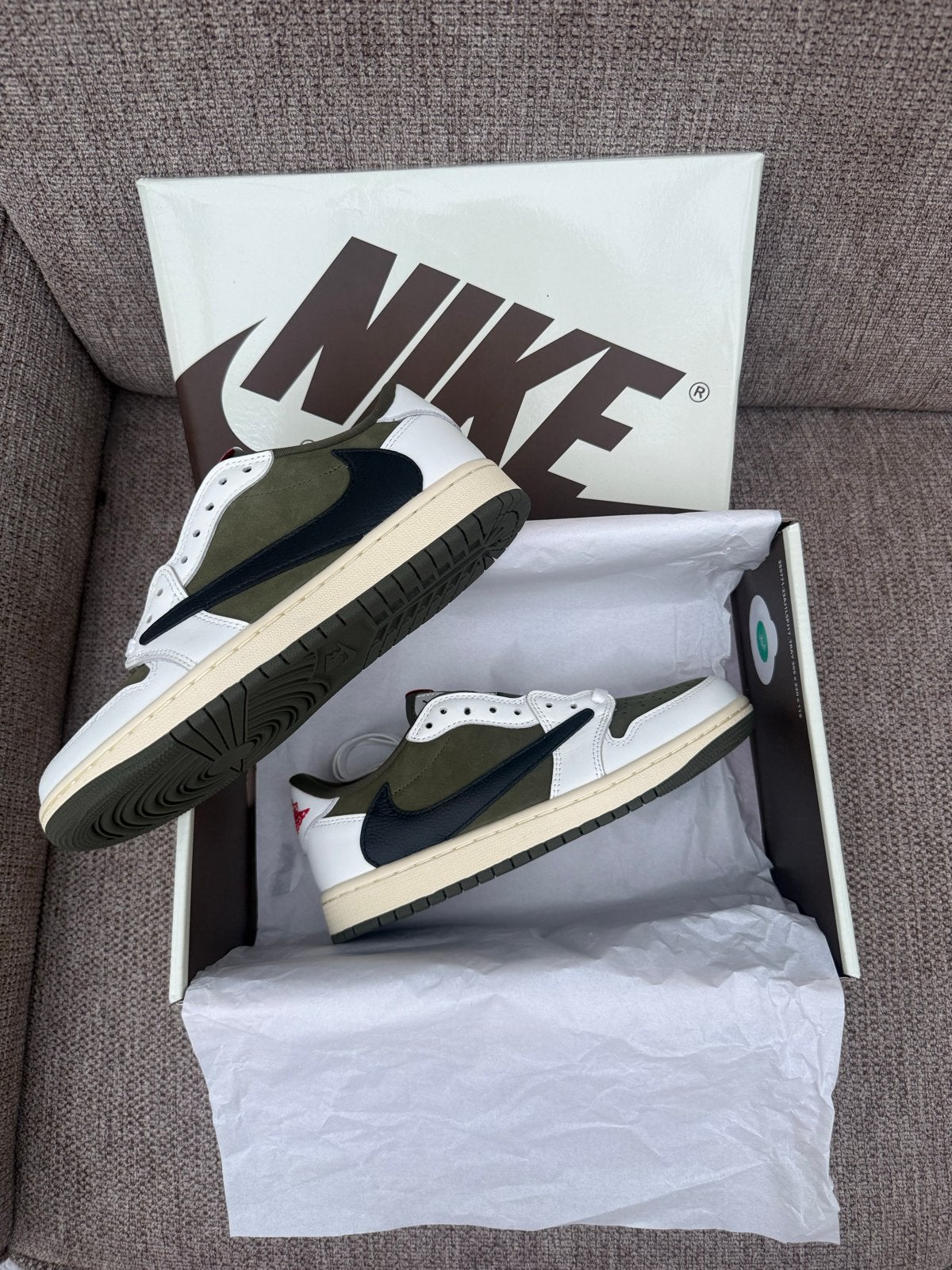 Nike Travis Scott Medium Olive - Maat 38, Ophalen of Verzenden, Nieuw, Overige kleuren, Sneakers of Gympen