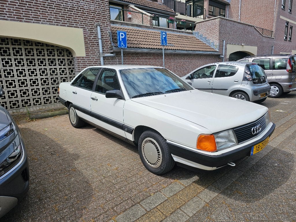 audi 100 1986, Auto's, Voorwielaandrijving, Stof, 980 kg, 4 cilinders