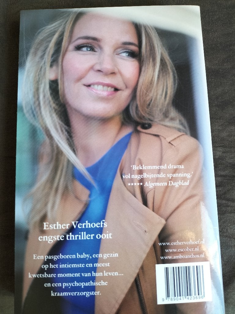 Esther Verhoef - De kraamhulp, Ophalen of Verzenden, Zo goed als nieuw, Esther Verhoef, Nederland