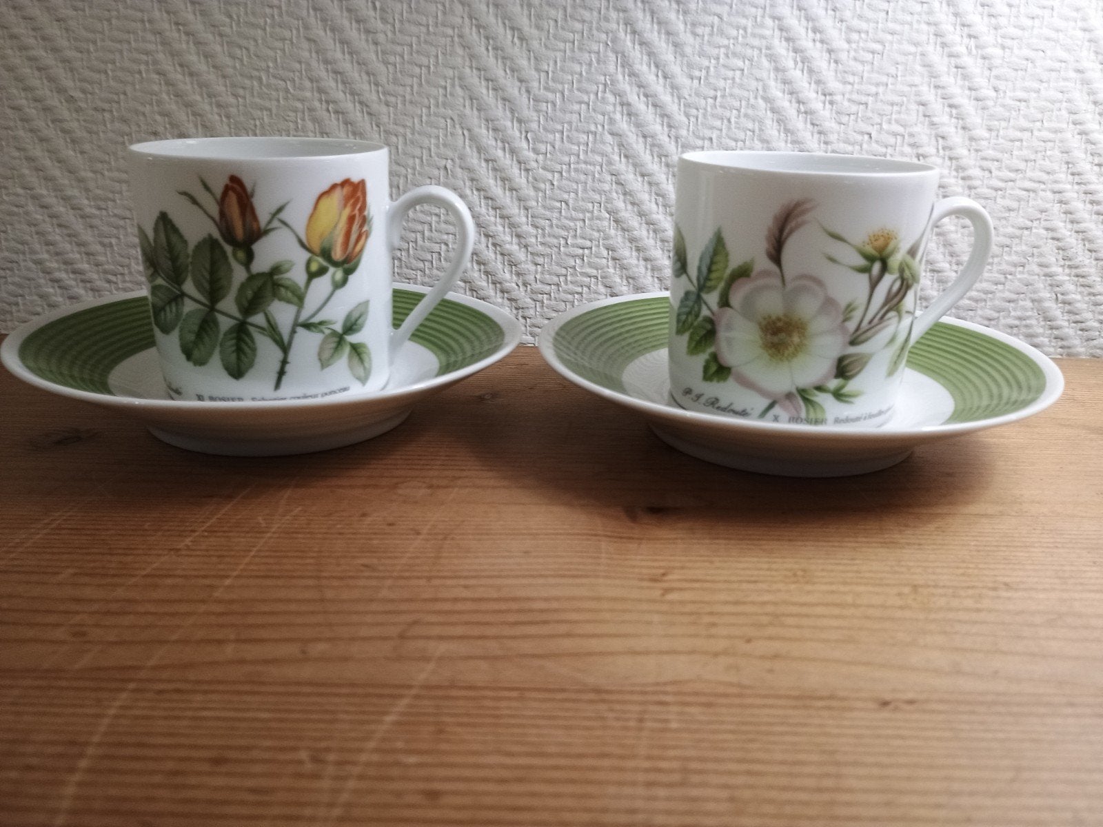 Te koop 2 kopjes hutschenreuther, Ophalen of Verzenden, Overige stijlen, Kop(pen) en/of Schotel(s)