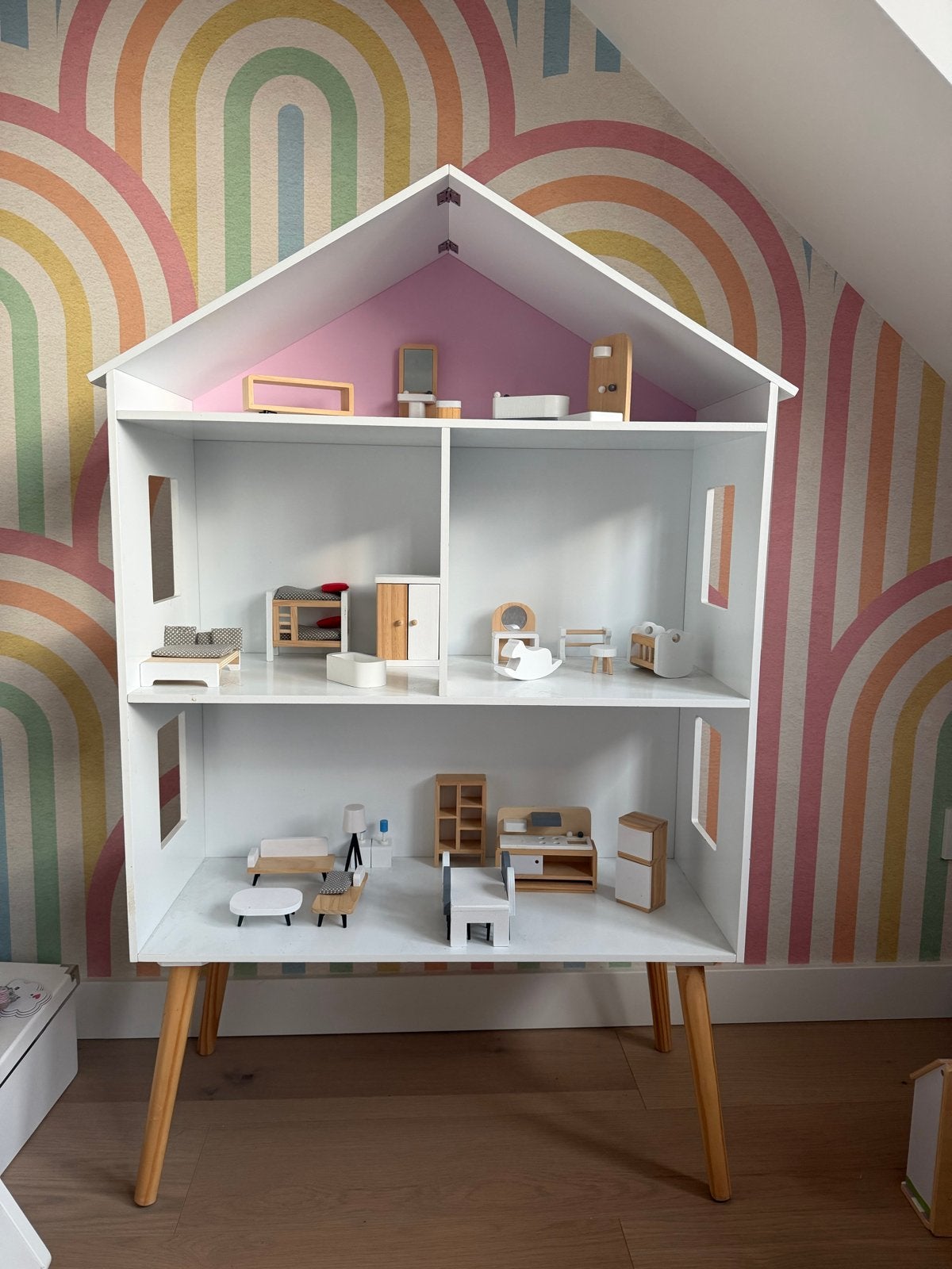 Schattig houten Poppenhuis - merk Angels and Bandits, Ophalen, Zo goed als nieuw, Poppenhuis