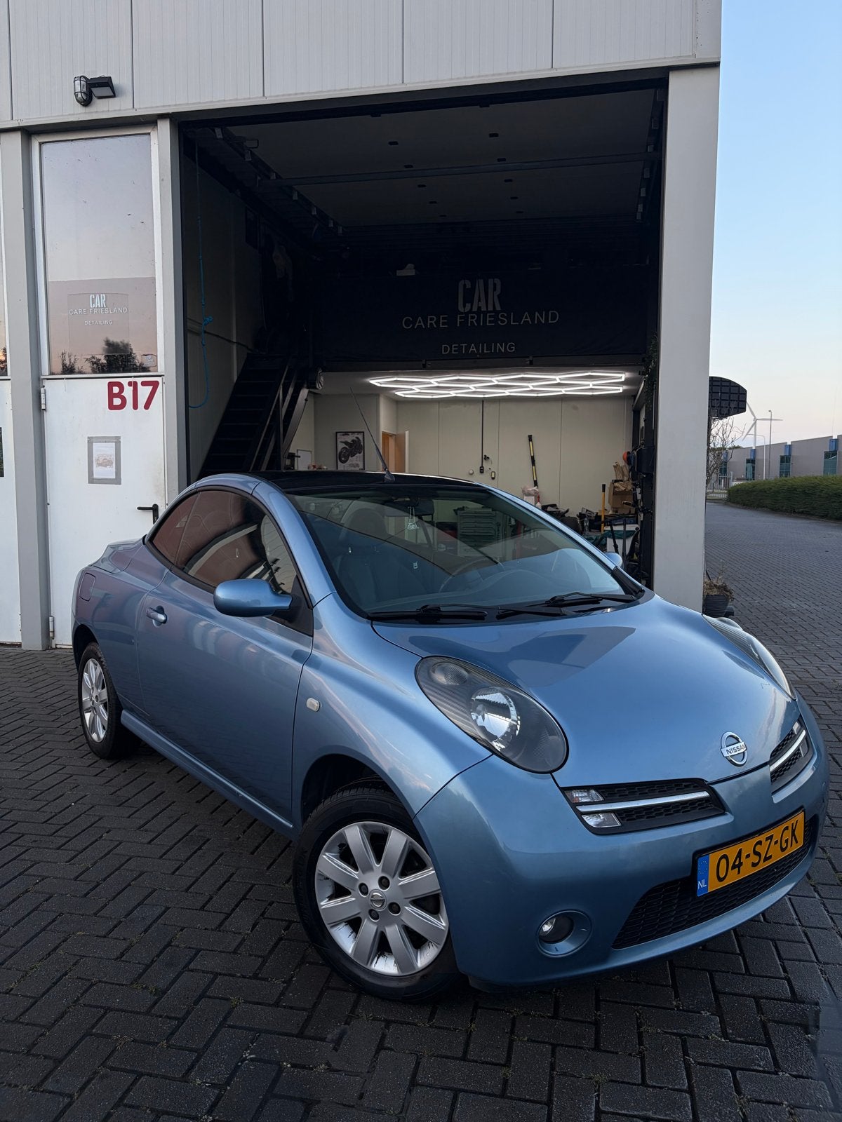 Nissan Micra 1.6 C+C Automaat, GELEVERD MET NIEUWE APK, Auto's, Nissan, 4 cilinders, Cabriolet, Leder en Stof, 49 €/maand