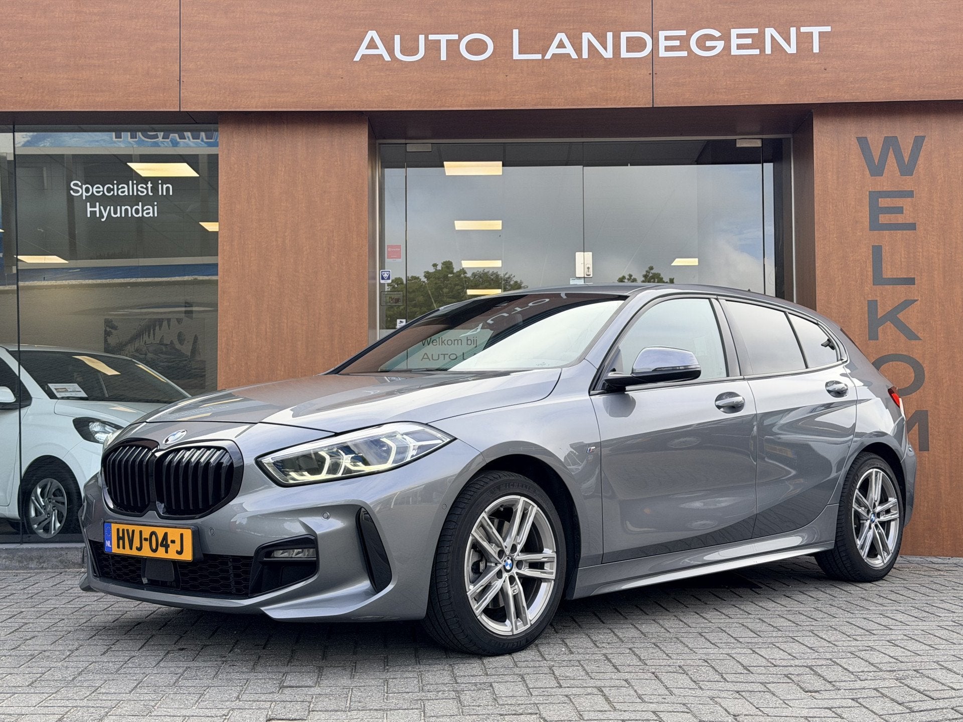 BMW 1-serie 118i M-Sport | Carplay | Parkeer sensoren | DAB, Auto's, 136 pk, Gebruikt, Automatische klimaatregeling, Leder en Stof