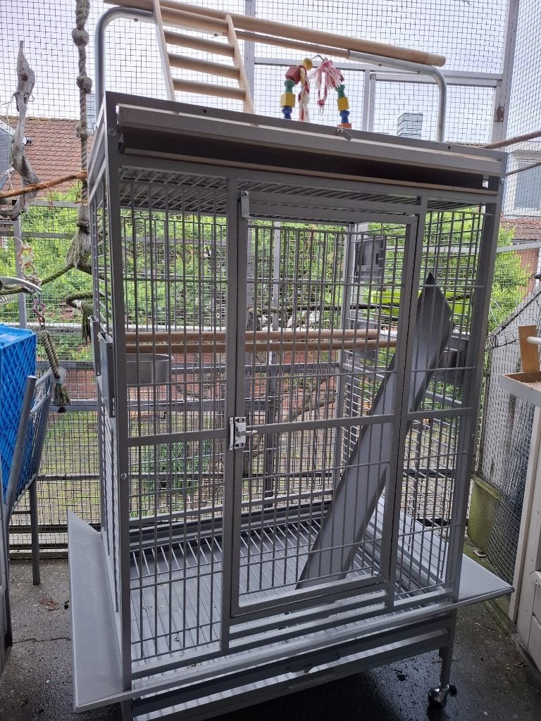 vogels kooi voor grote parkieten papegaaien ara en kaketoes, Ophalen, Zo goed als nieuw, Metaal, Vogelkooi
