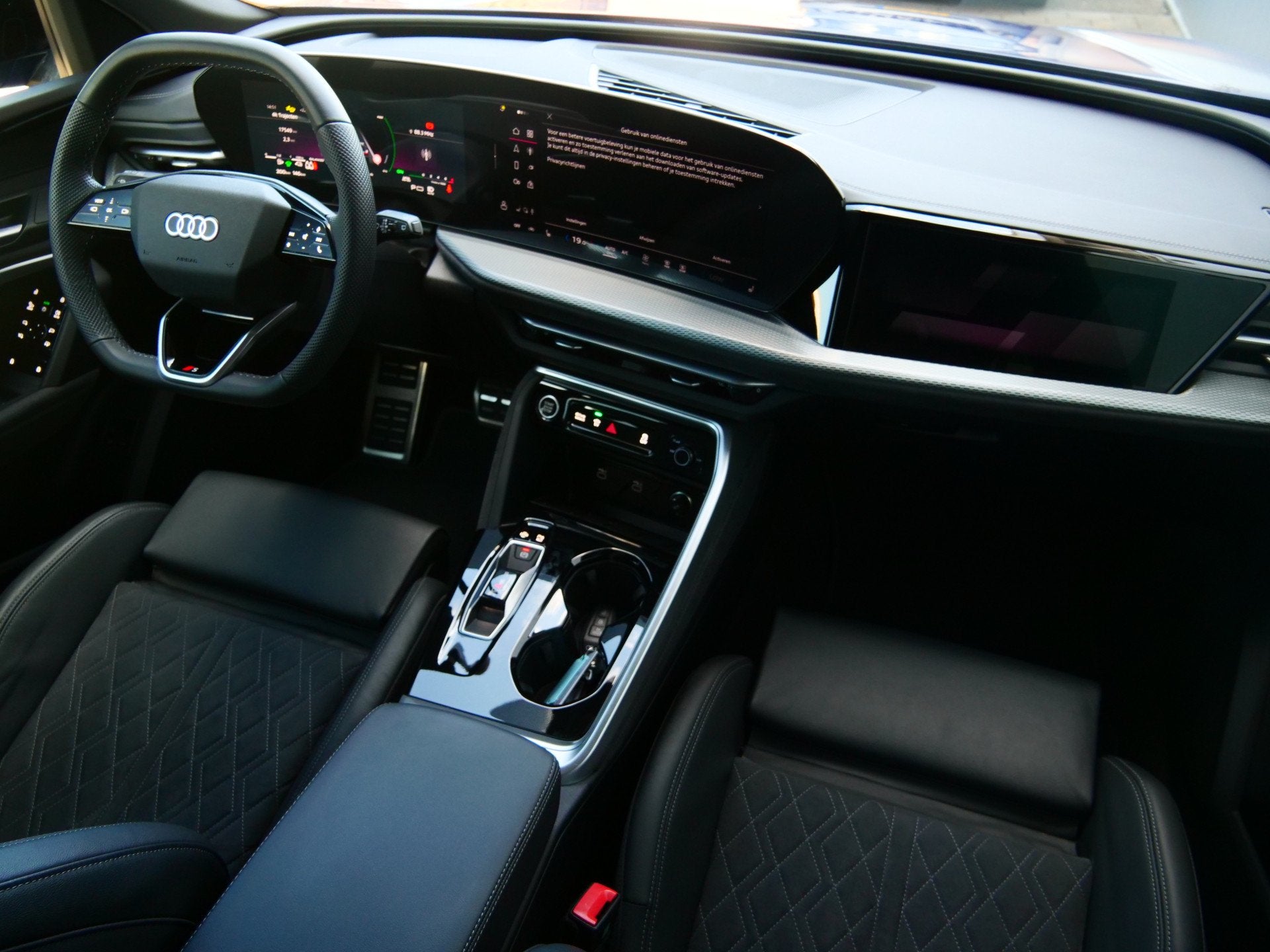Audi Q5 2.0 TFSI e-hybrid quattro S edition 299 Pk Automaat, Auto's, Automaat, 4 cilinders, Blauw, Leder en Stof