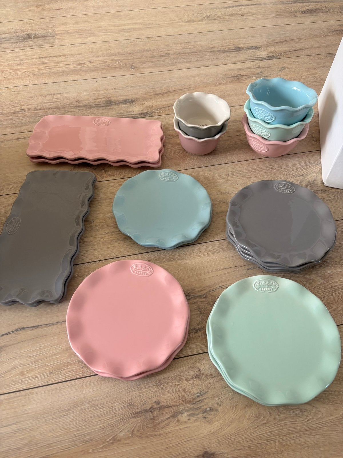 Rudolph's Bakery Servies Set - Diverse Kleuren en Maten, Keramiek, Ophalen of Verzenden, Zo goed als nieuw, Overige stijlen