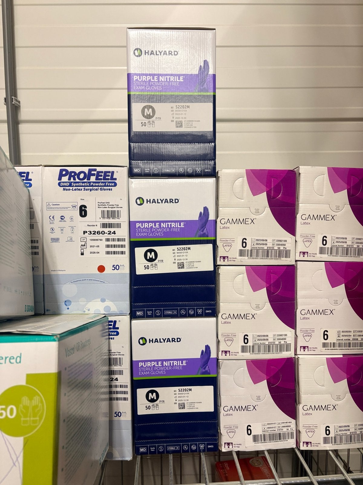 24 dozen steriele medische handschoenen overdatum div merken, Ophalen, Zo goed als nieuw