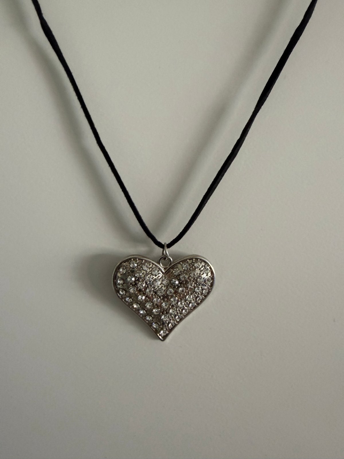 Prachtige hartvormige hanger met strass steentjes, Overige materialen, Gebruikt, Ophalen of Verzenden, Hart