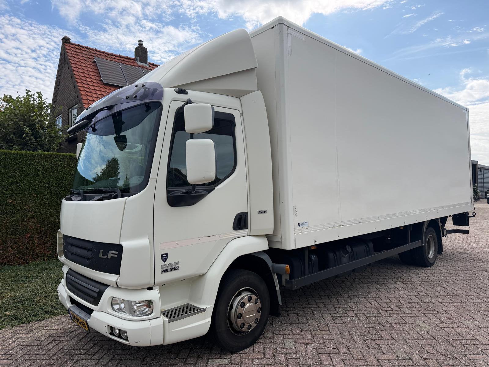 DAF LF 210 APK/Laadklep/Camera, Auto's, Automaat, Euro 5, USB, Wit