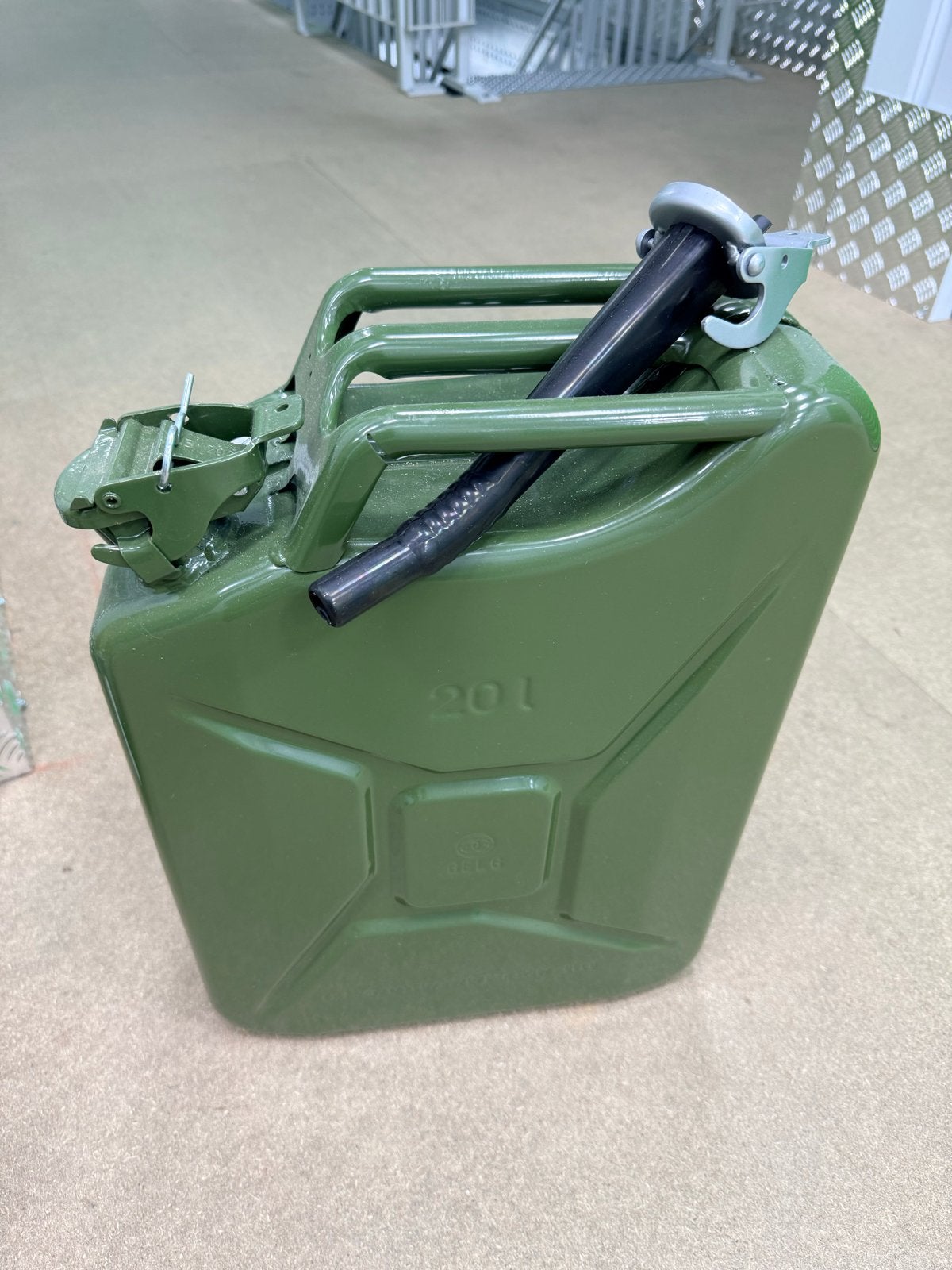 Jerrycan 20L met schenktuit - Volledig gevuld met Diesel, Ophalen, Gebruikt