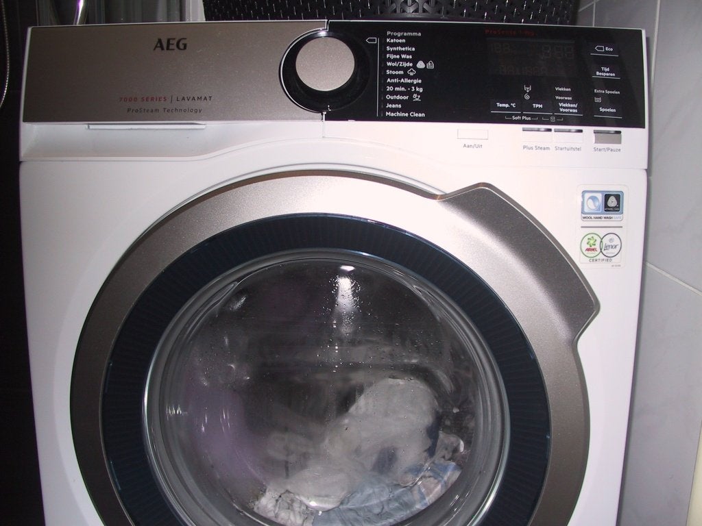 te  koop , keurige  AEG L7FE739CBS , 9 kg ,1400 toeren  2021, Ophalen, 1200 tot 1600 toeren, 8 tot 10 kg, Zo goed als nieuw