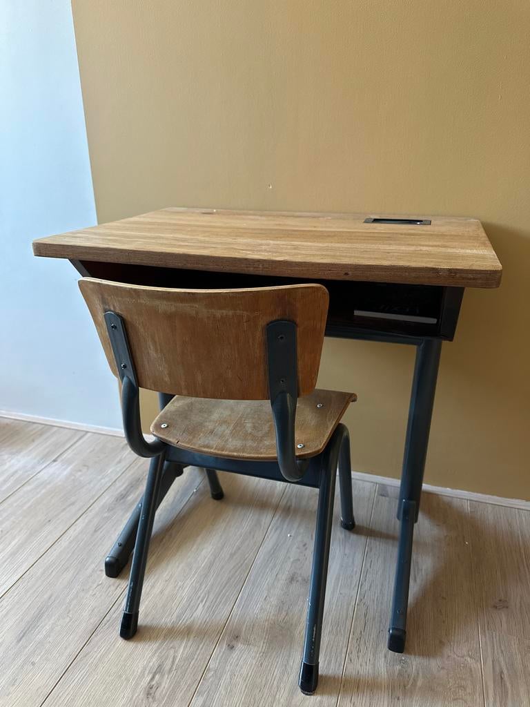 Antiek schoolbankje met stoel - ideaal voor kinderkamer, Ophalen