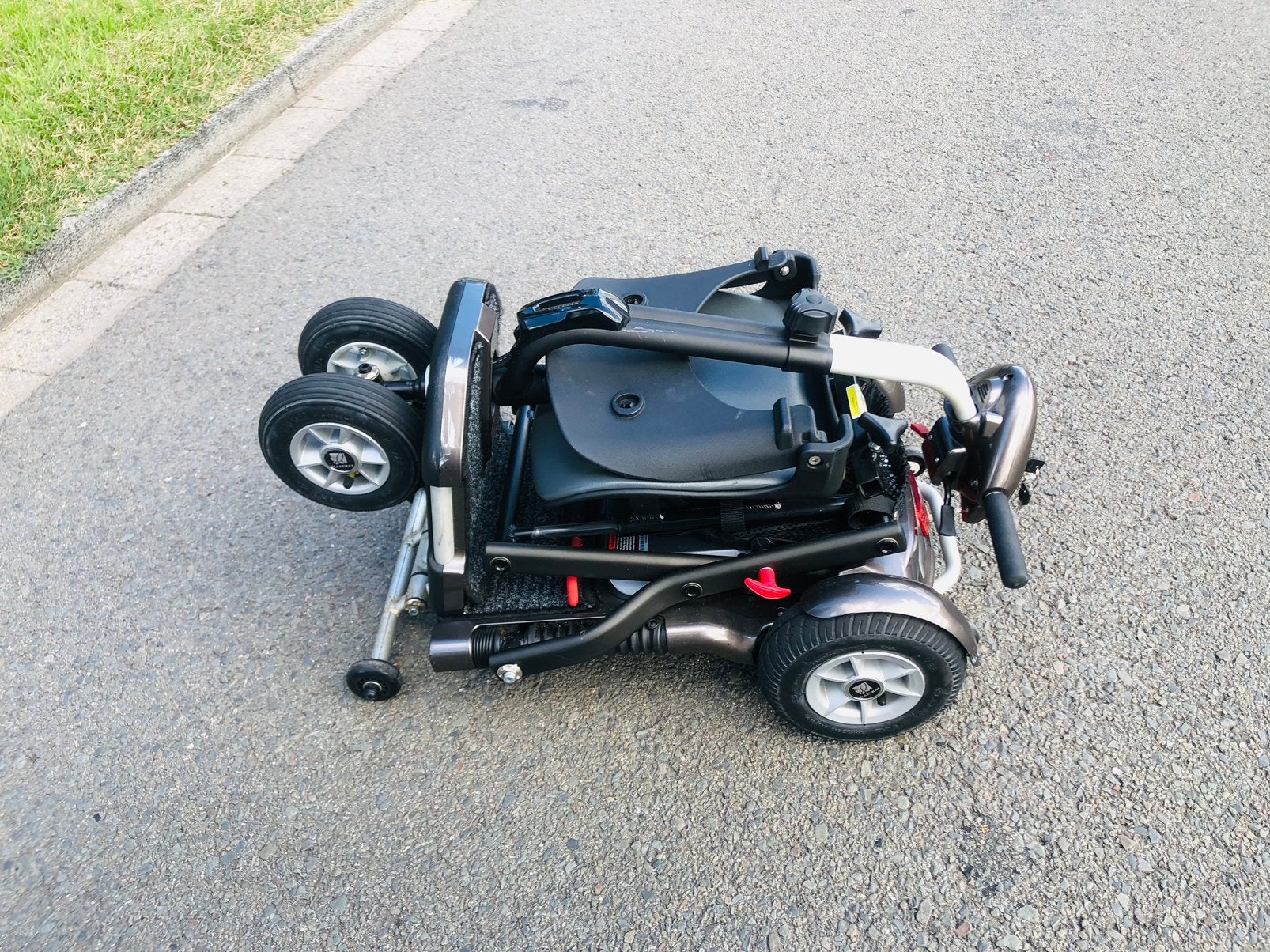 Kleine opvouwbare inklapbare lichtgewicht scootmobiel Brio, Diversen, Ophalen, Zo goed als nieuw, Elektrische rolstoel
