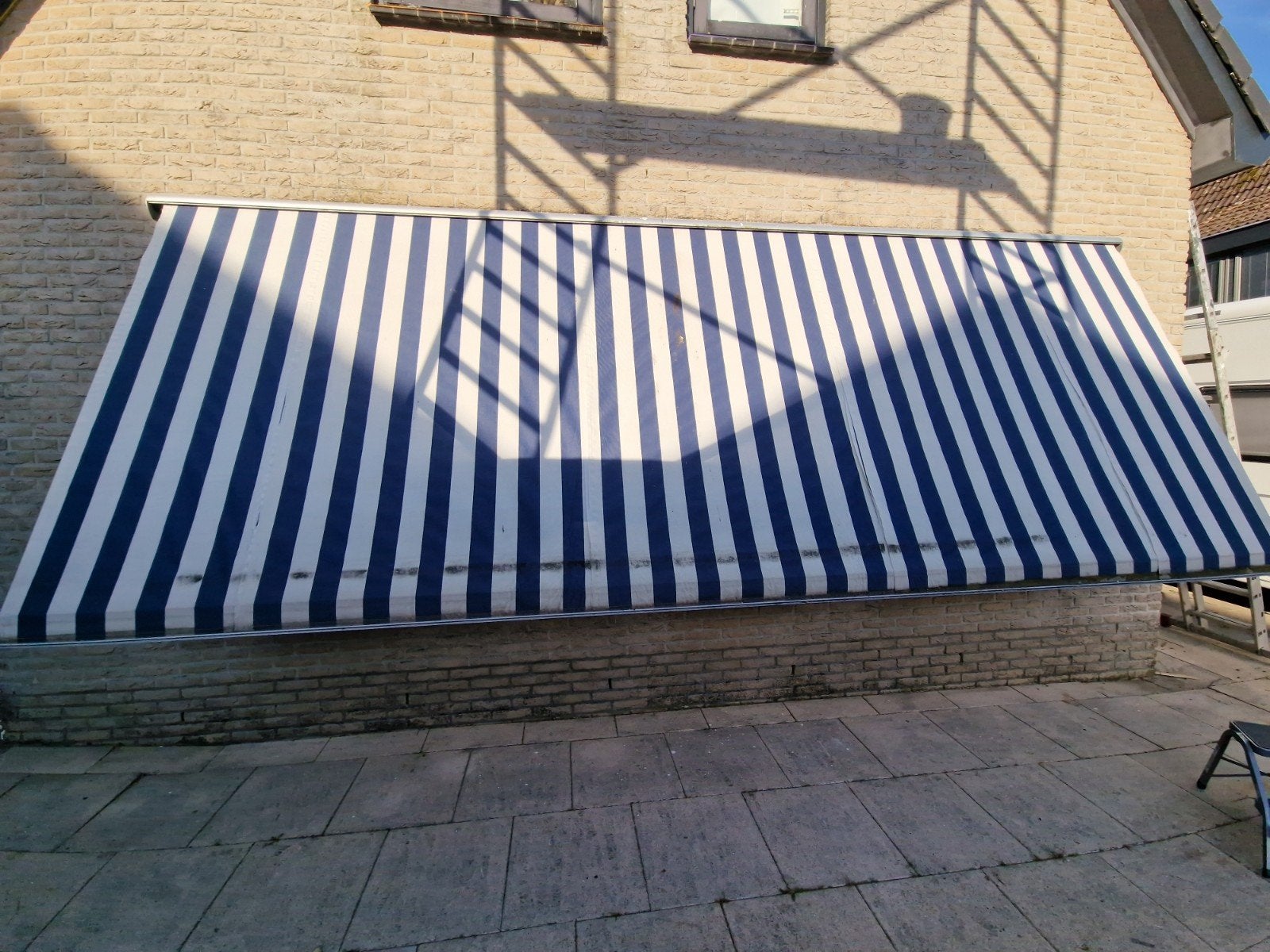 Te koop voor HEEL WEINIG , zonnescherm, Tuin en Terras, Zonneschermen, Ophalen, Gebruikt, 450 cm of meer, Elektrisch