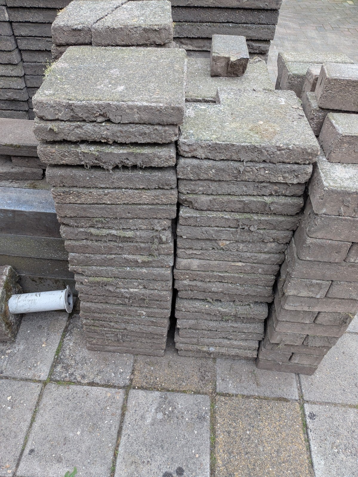 Betontegels 30x30 cm - ca. 75 stuks, Tuin en Terras, Tegels en Klinkers, Gebruikt, Beton, Terrastegels, 5 tot 10 m²