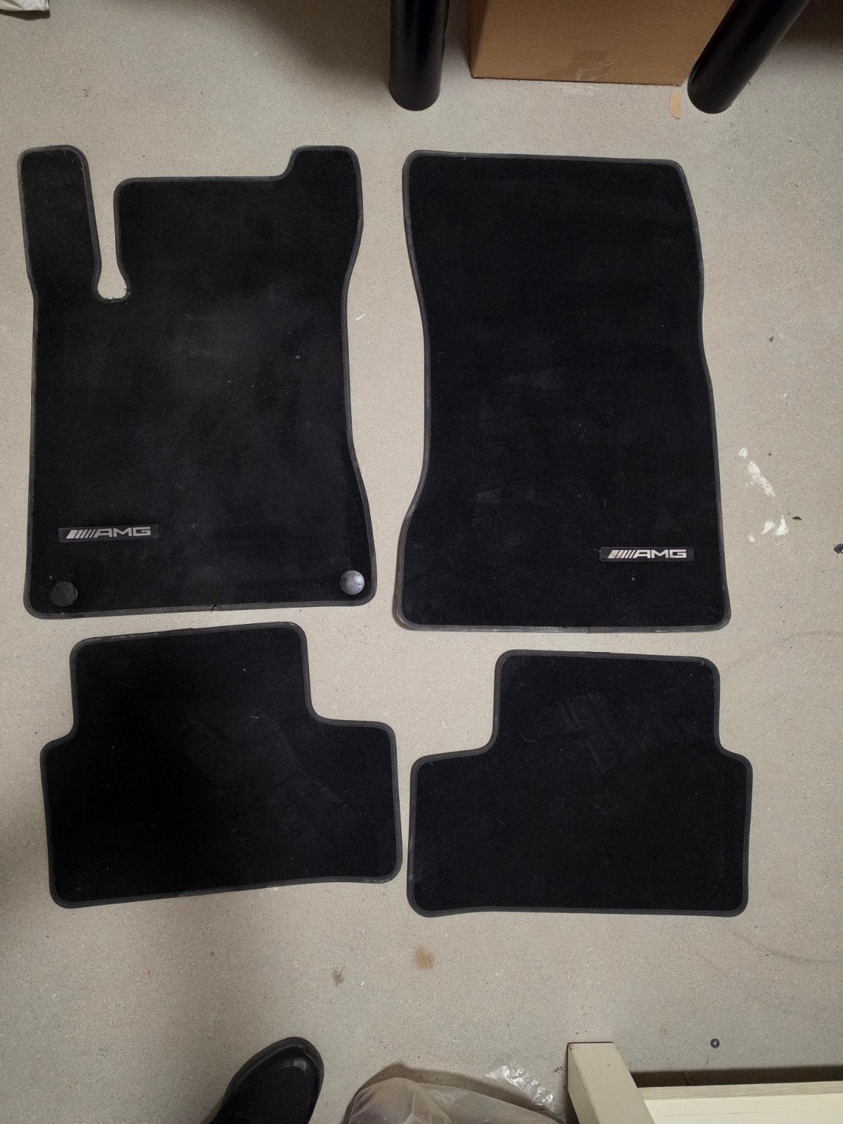 Originele Mercedes-Benz AMG Vloermatten Set, Auto diversen, Ophalen, Zo goed als nieuw