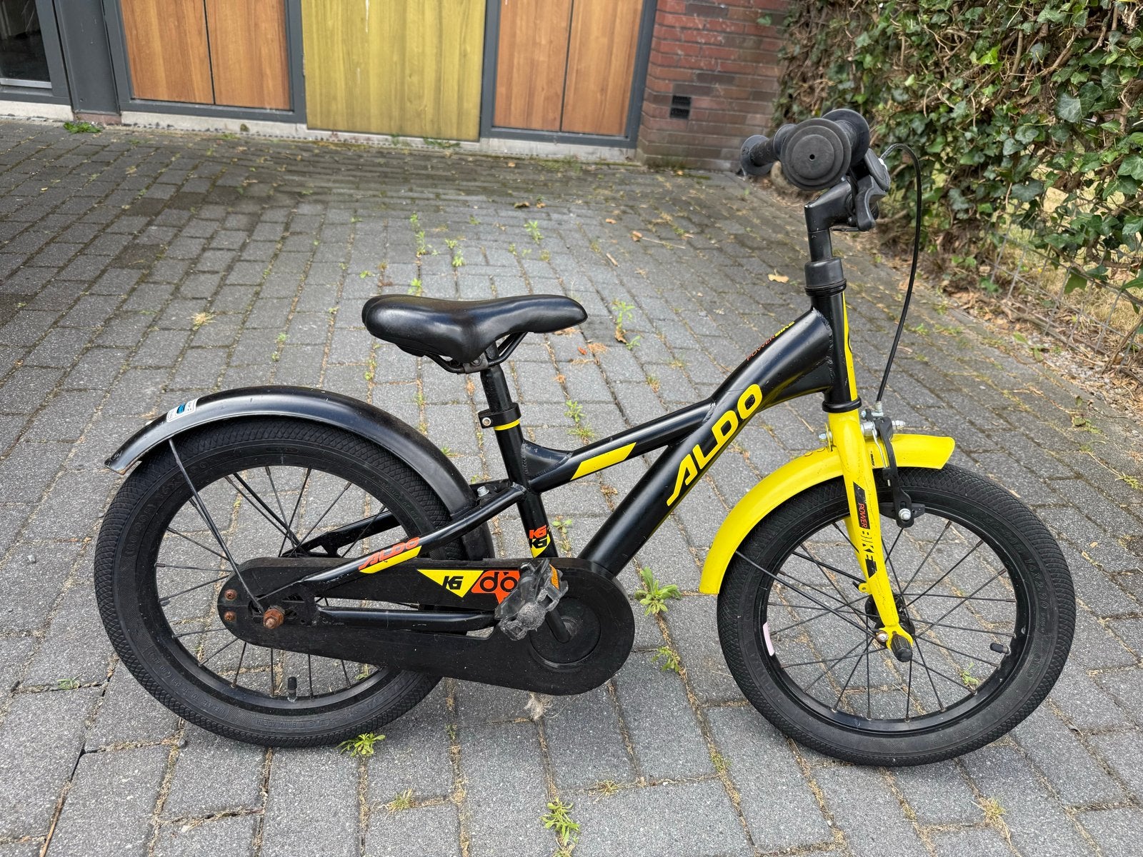 Aldo kinderfiets 16 inch - Zwart/Geel, Fietsen en Brommers, Fietsen | Kinderfietsjes, Ophalen, Gebruikt, Terugtraprem, 16 tot 20 inch