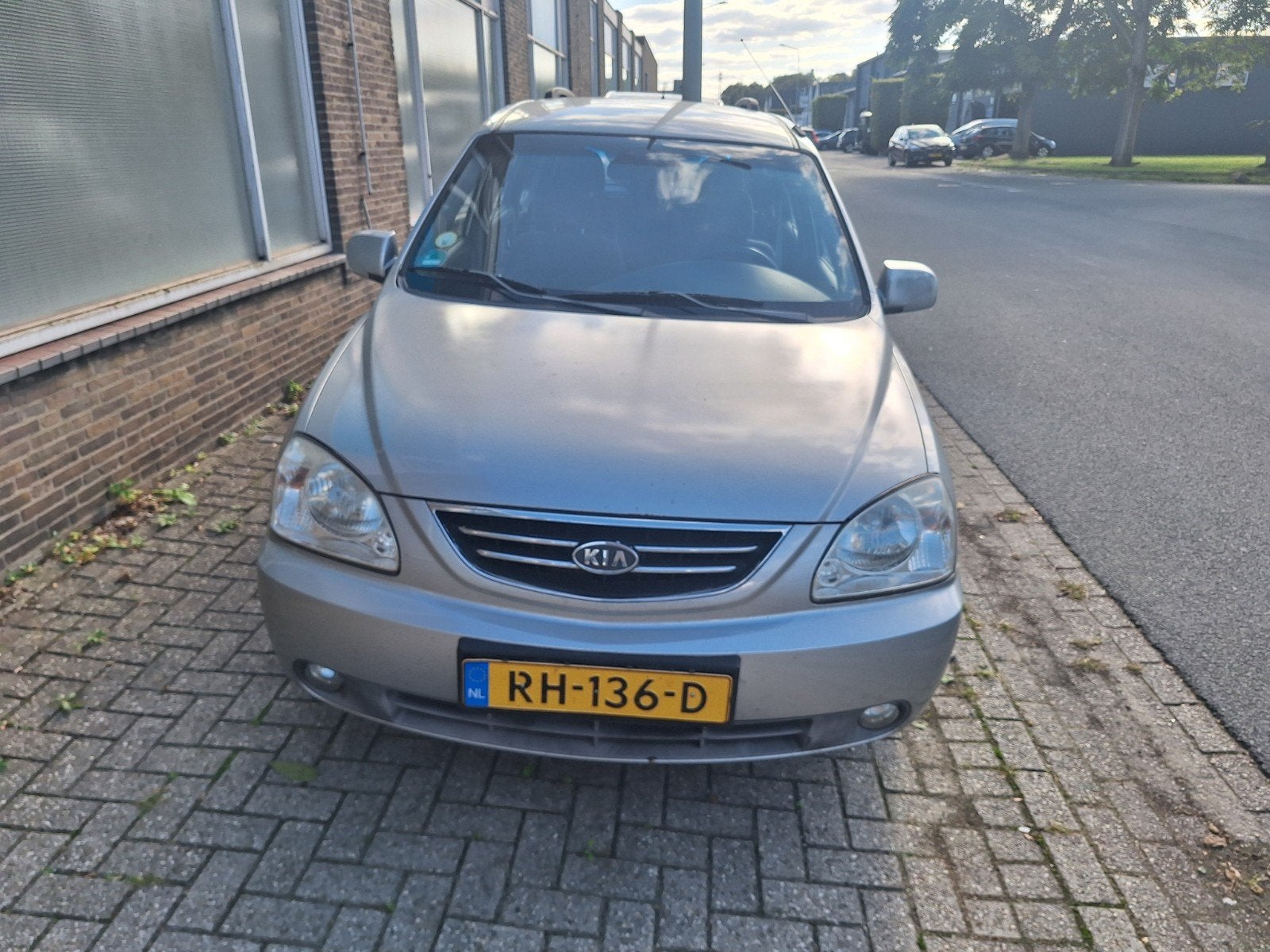 Kia Carens 1.8 I 16V 5P E4 2003 Grijs, Voorwielaandrijving, 1793 cc, 1362 kg, 1250 kg