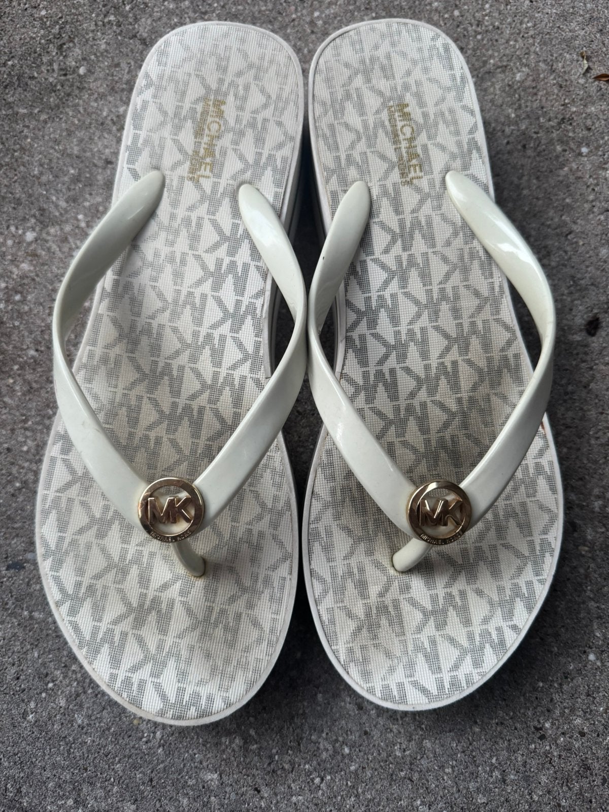 Michael Kors witte slippers 38,5, Kleding | Dames, Ophalen of Verzenden, Zo goed als nieuw, Wit, Slippers