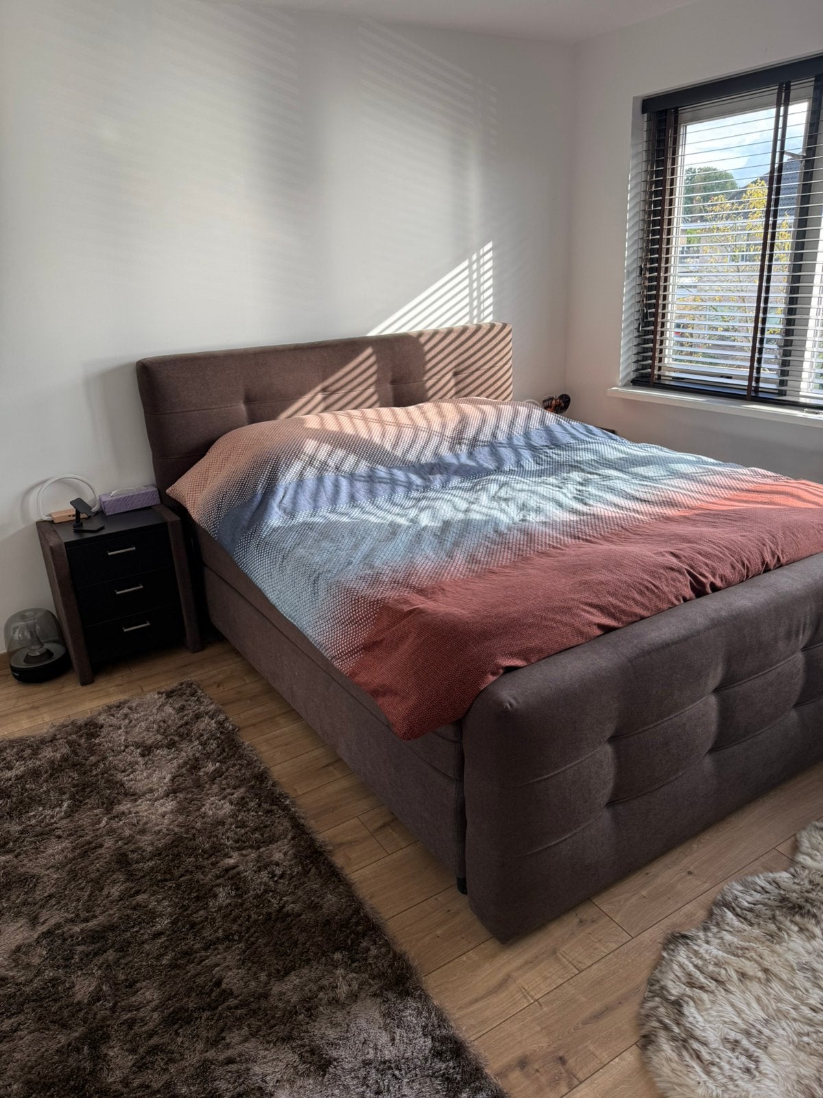 Luxe Swiss Sense boxspring 180 cm + 2 nachtkastjes, Ophalen, Zo goed als nieuw, Tweepersoons