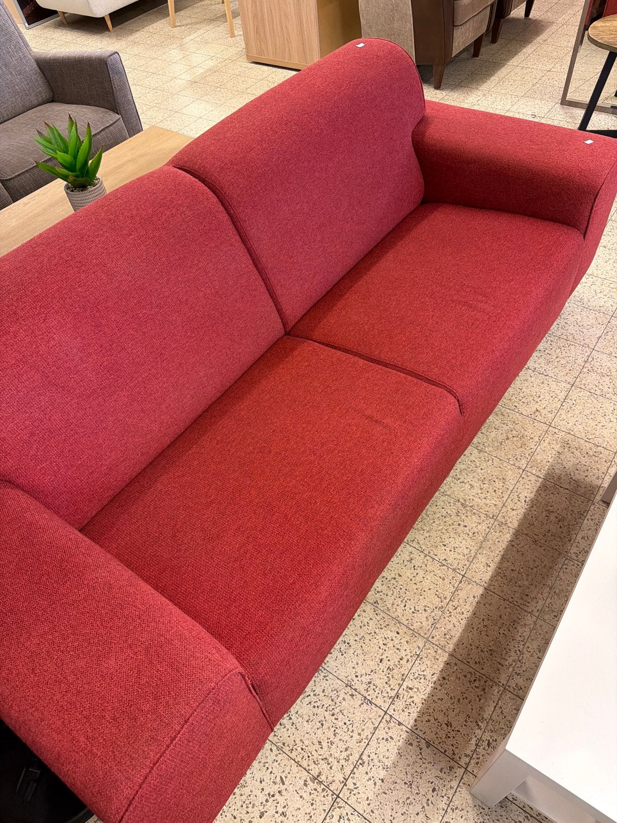 Comfortabele rode driezitsbank, Huis en Inrichting, Fauteuils, Ophalen, Gebruikt, Timbergeweg 10, 75 tot 100 cm