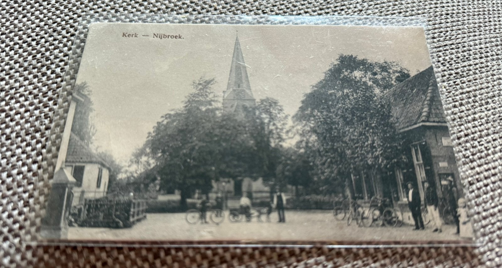 Ansichtkaart Nijbroek met kerk en mensen, Ophalen of Verzenden, Voor 1920, Overijssel