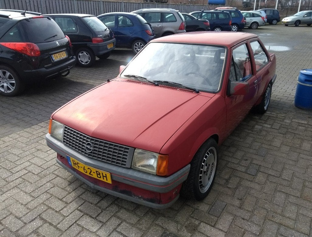 Corsa tr sedan 2.0 16v, Ophalen of Verzenden