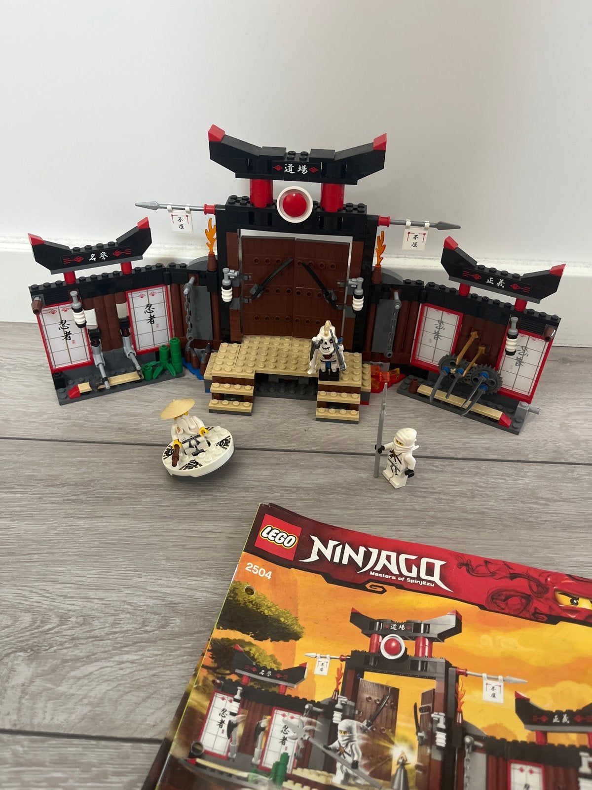 Lego Ninjago set 2504 Spinjitzu Dojo met instructies, Lego, Ophalen of Verzenden, Zo goed als nieuw, Compleet