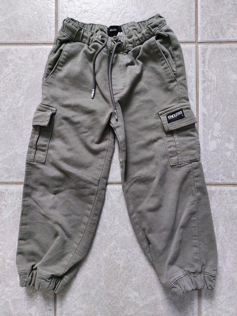 Stoere Shoeby jongensbroek legergroen, mt 110/116, Kinderen en Baby's, Kinderkleding | Maat 110, Ophalen of Verzenden, Zo goed als nieuw