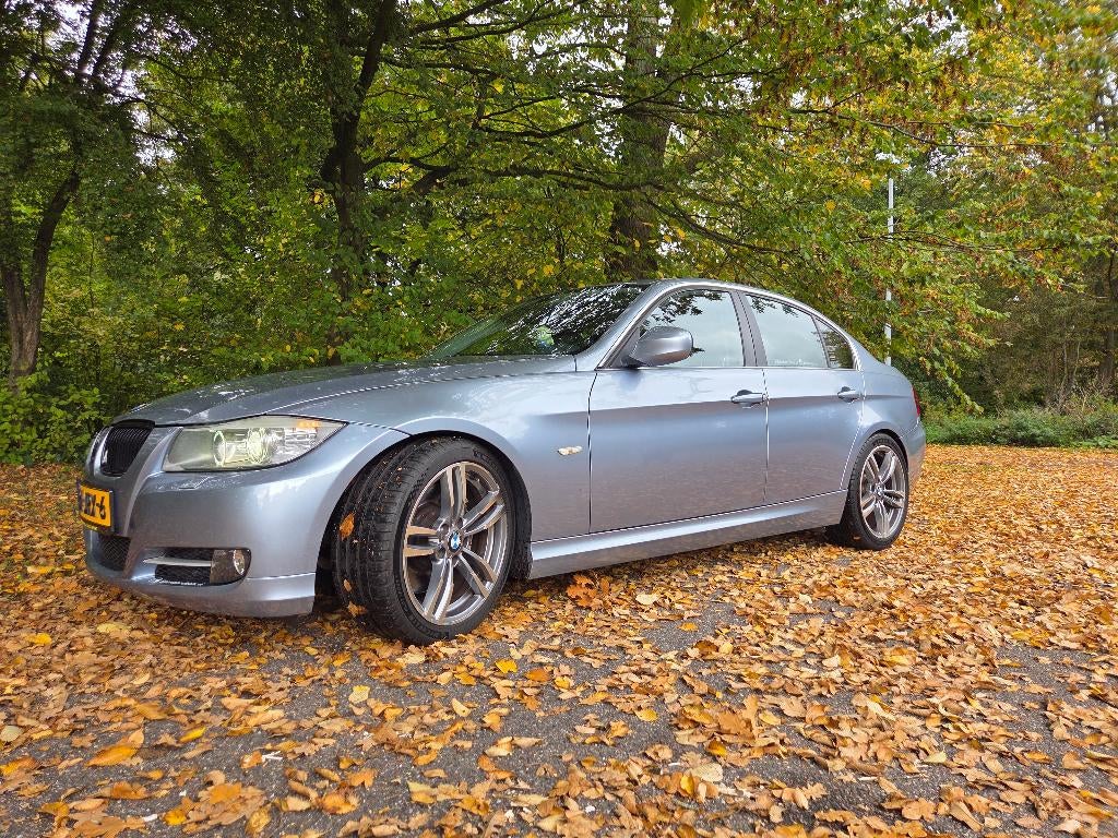 BMW E90 335i High Executive LCI - NL auto, HANDGESCHAKELD, Auto's, BMW, Achterwielaandrijving, Zwart, Blauw, Handgeschakeld