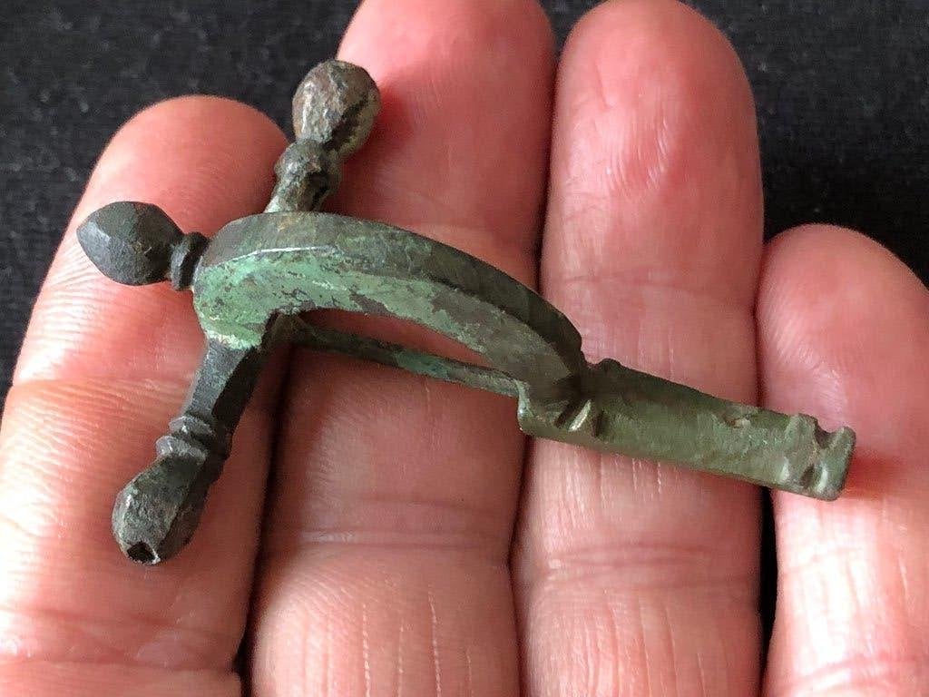 Romeinse 3 KNOPPEN fibula mantelspeld 1800jr. Bodemvondst, Ophalen of Verzenden, Brons