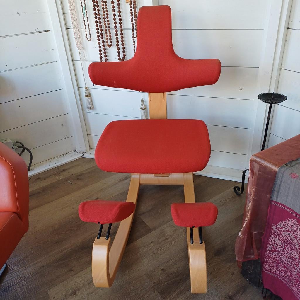 Stokke Variér Thatsit Balans Kniestoel - Ergonomisch, Huis en Inrichting, Ophalen, Ergonomisch, Scandinavisch, Gebruikt, Stof